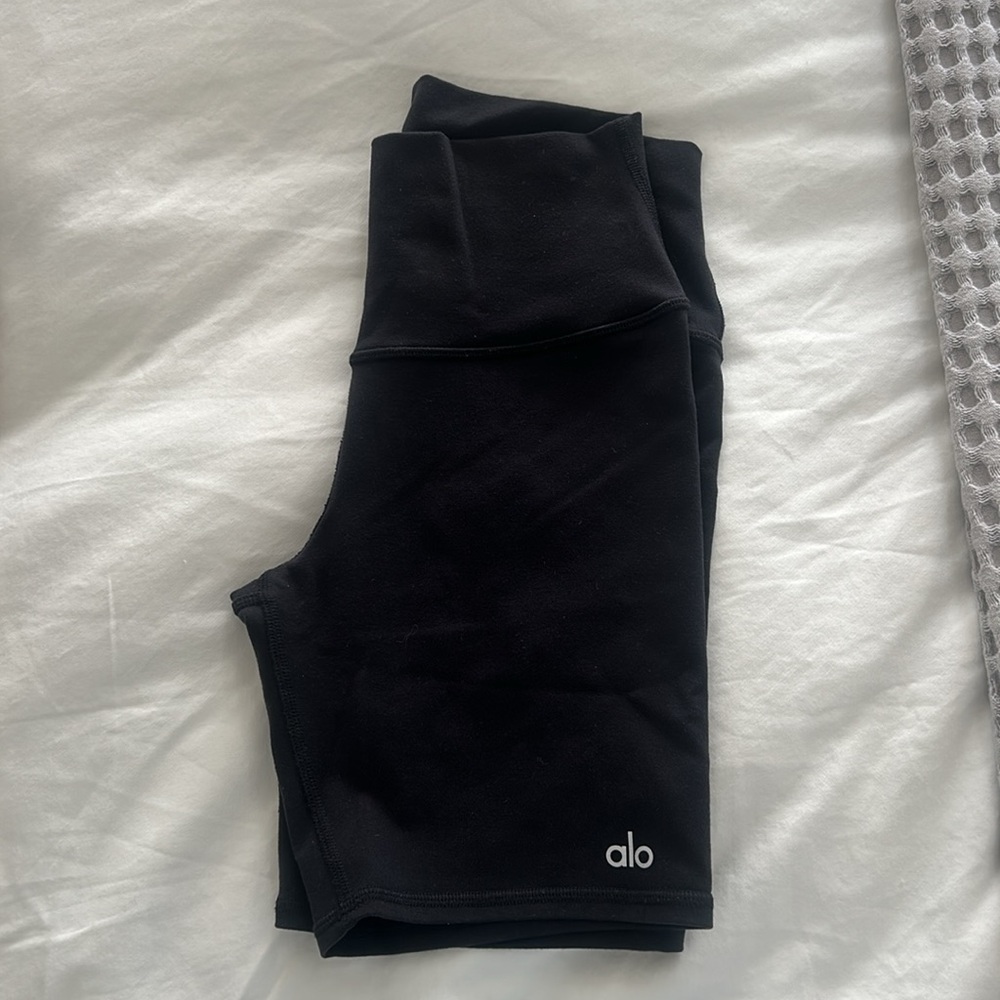Alo 7” high rise biker short - black size Small